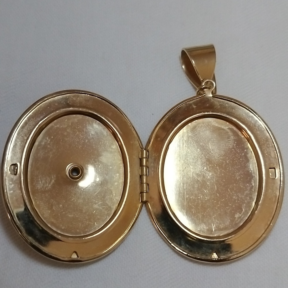 Vintage Estate Gold Tone Cameo Enamel Portrait Locket, in the "Limoges" style - Picture 2 of 5
